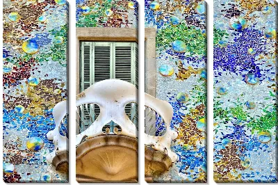 Мозаичный фасад дома Гауди