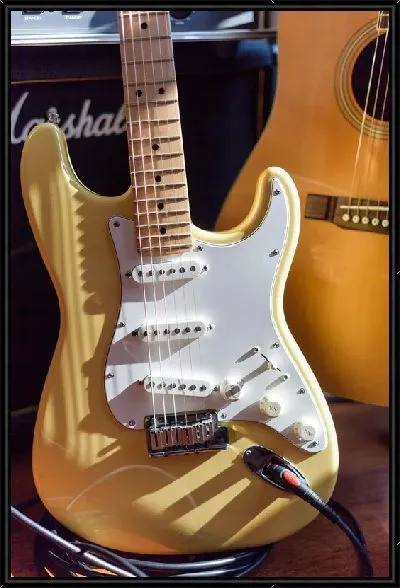 Картина Желтая гитара