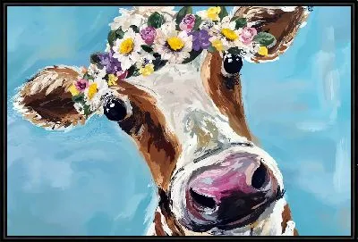 Корова с венком из ромашек