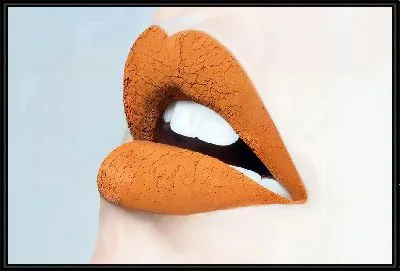 Бежевые губы