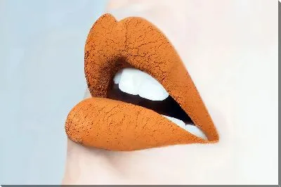 Бежевые губы