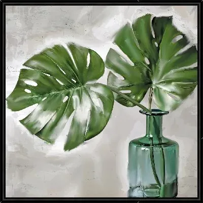 Монстера в прозрачной вазе