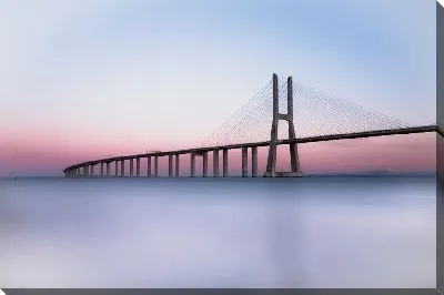 Мост Васко да Гама в Лиссабоне в тумане - вид 2