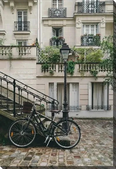 Постер Велосипед на улочке Парижа