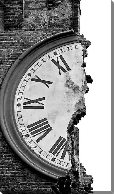 Постер Разрушенные часы на кирпичной стене