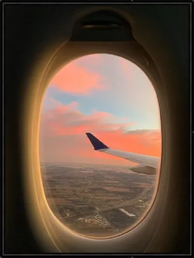 Картина Иллюминатор с видом на крыло самолета