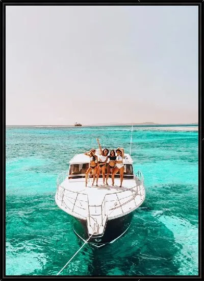 Картина Яхта в море с девушками