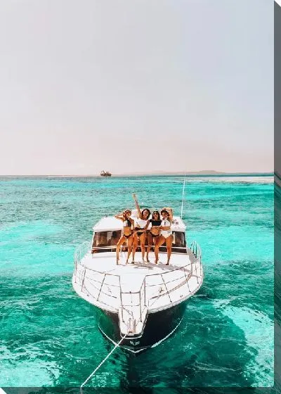 Постер Яхта в море с девушками