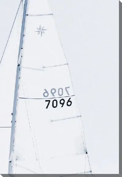 Постер Номера на парусе яхты