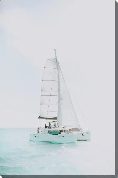 Постер Яхта с парусами в море