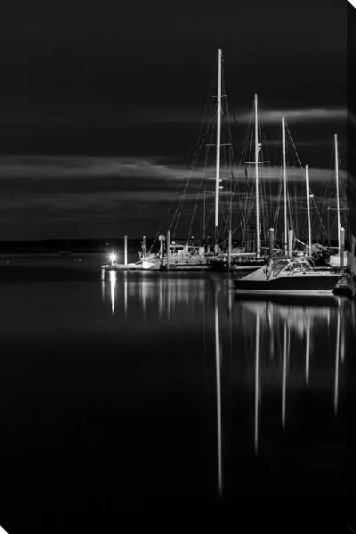 Постер Ночные парусники на причале