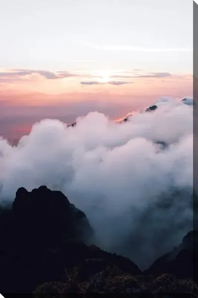 Постер Туман в горах в лучах заката