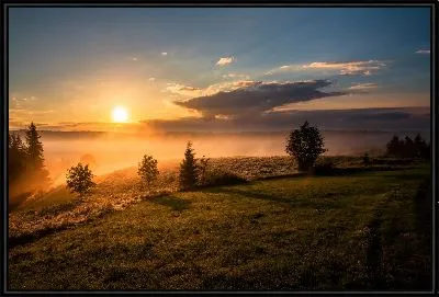 Солнце над туманной долиной