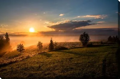 Солнце над туманной долиной