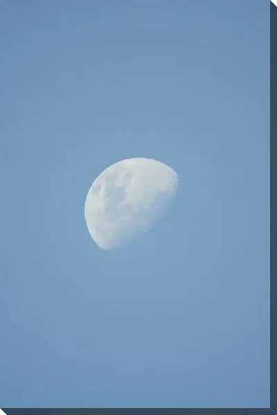 Постер Дневная Луна