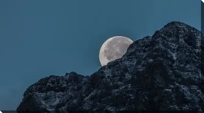 Постер Прячущаяся Луна