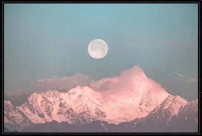 Картина Луна над розовыми горами