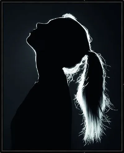 Картина Силуэт девушка на черном фоне