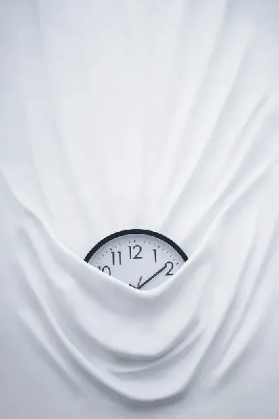Плакат Часы в простыне