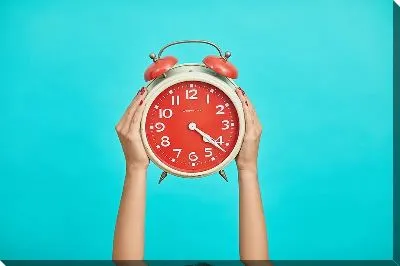 Будильник в руках