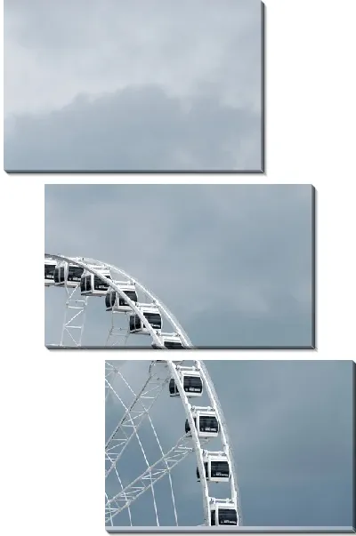 Модульная картина Колесо обозрения на фоне облачного неба