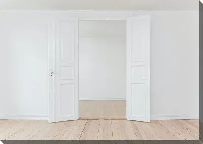 Распахнутые двери