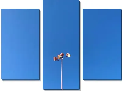 Уличный столб со светильниками