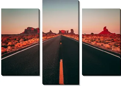 Трасса на закате в долине каньонов