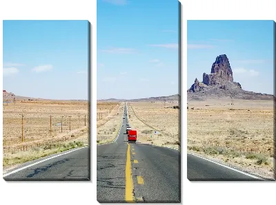 Модульная картина Красный автомобиль на трассе в пустыне