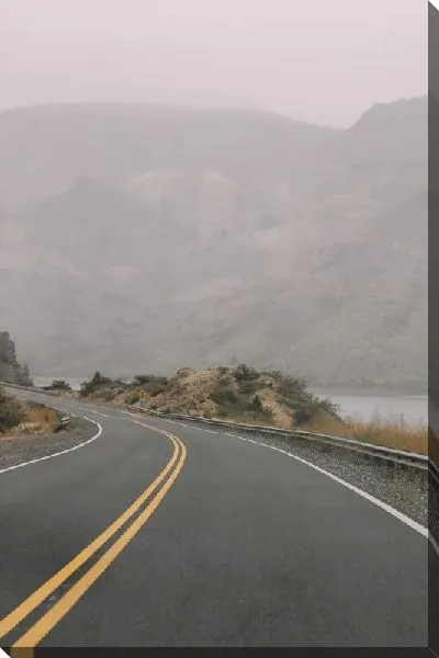 Постер Трасса у гор