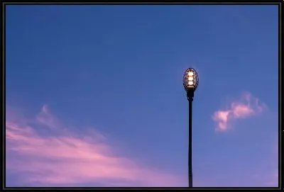 Фонарь на закате