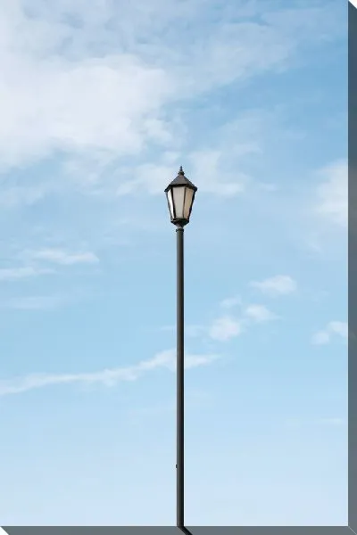 Постер Фонарь на фоне облаков