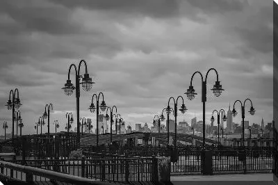 Постер Фонари на мосту