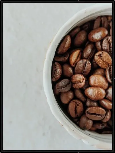 Картина Пол-чашки с зернами кофе