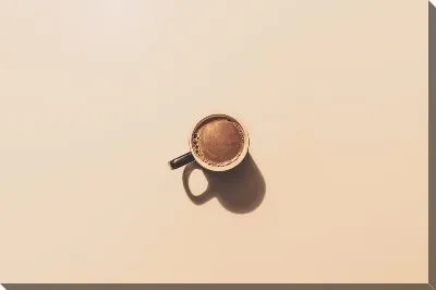 Постер Чашка кофе на бежевом фоне