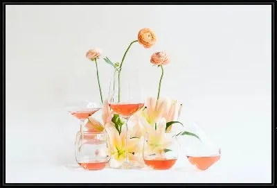 Вино, бокалы, лилии