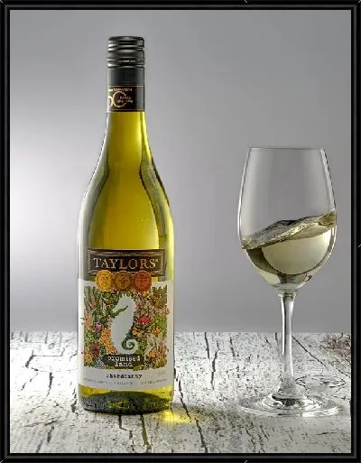 Картина Бутылка вина и бокал с вином на столе