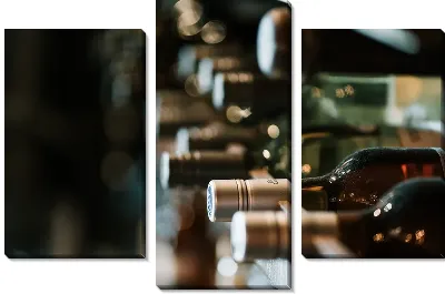 Бутылки вина на винодельне