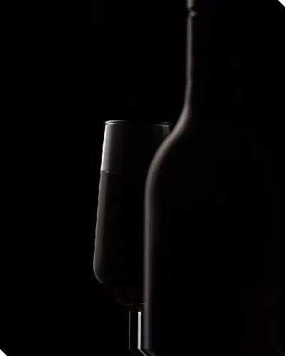 Постер Бокал вина за бутылкой №2