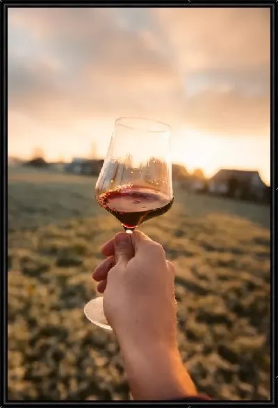 Картина Бокал в руке