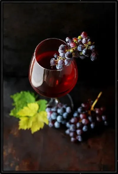 Картина Бокал вина и виноград