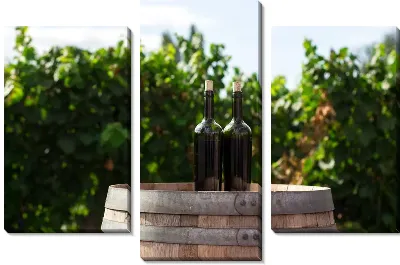 Модульная картина Две бутылочки вина на бочке
