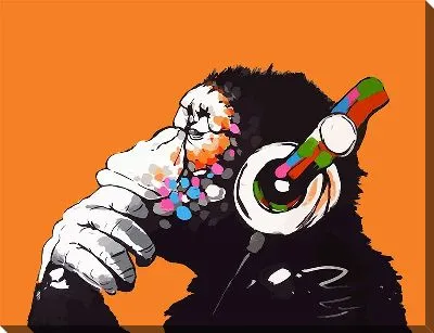 Обезьяна в белых наушниках