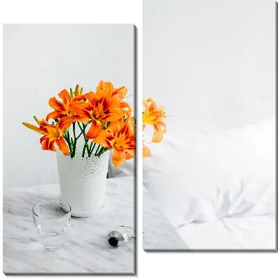 Модульная картина Амариллисы на столике