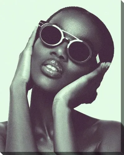 Постер Африканка в темных очках