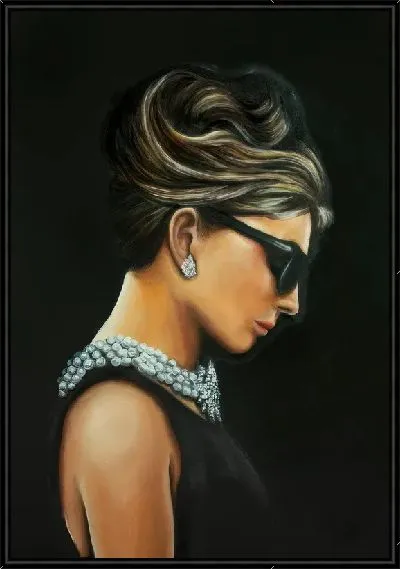 Картина Портрет Одри Хепбёрн на черном фоне