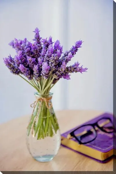 Постер Лаванда на столе с книжкой