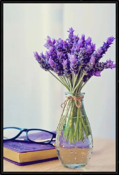 Картина Лаванда на столе с книжкой №2