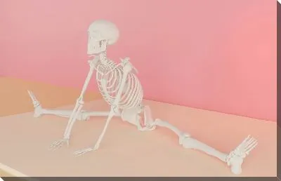 Постер Скелет занимается йогой №2