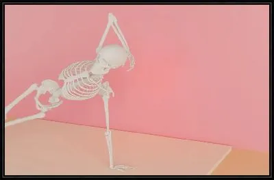 Скелет занимается йогой №5